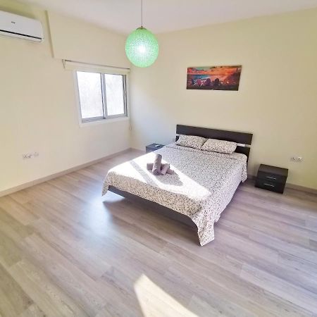 Beach-A-Holic Apartment, 2 Min Distance From Larnaca Marina מראה חיצוני תמונה