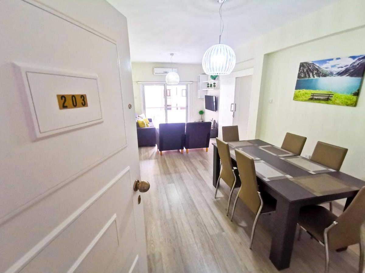 Beach-A-Holic Apartment, 2 Min Distance From Larnaca Marina מראה חיצוני תמונה