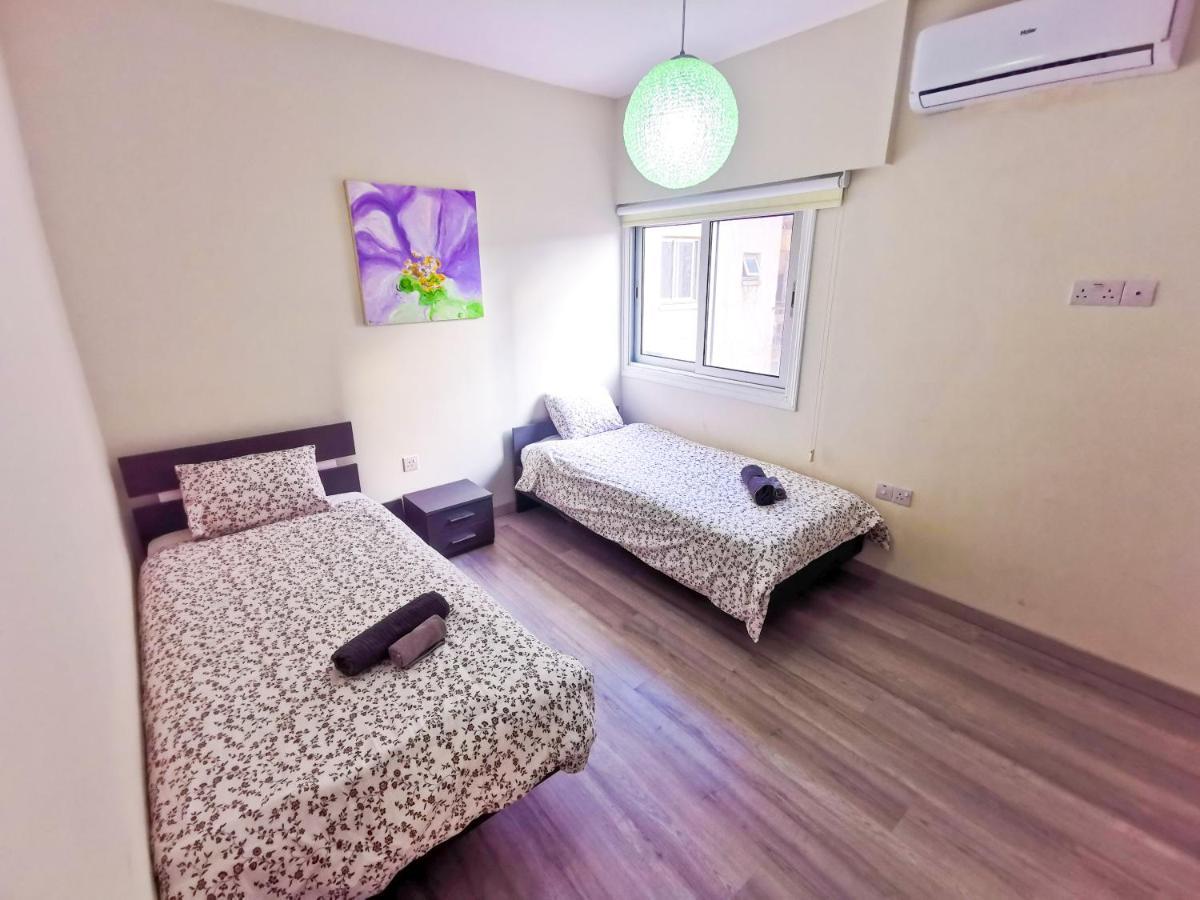 Beach-A-Holic Apartment, 2 Min Distance From Larnaca Marina מראה חיצוני תמונה