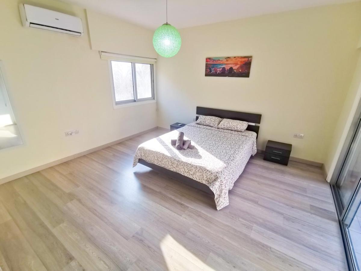 Beach-A-Holic Apartment, 2 Min Distance From Larnaca Marina מראה חיצוני תמונה